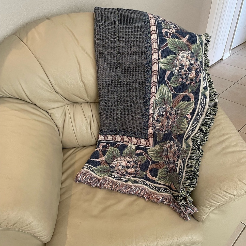 Vintage Floral Warm Fringed Throw Blanket Blue/Mauve/Green/White 46” X 67.5”